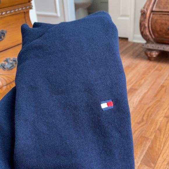 Like new Tommy Hilfiger crop top - Picture 4 of 5